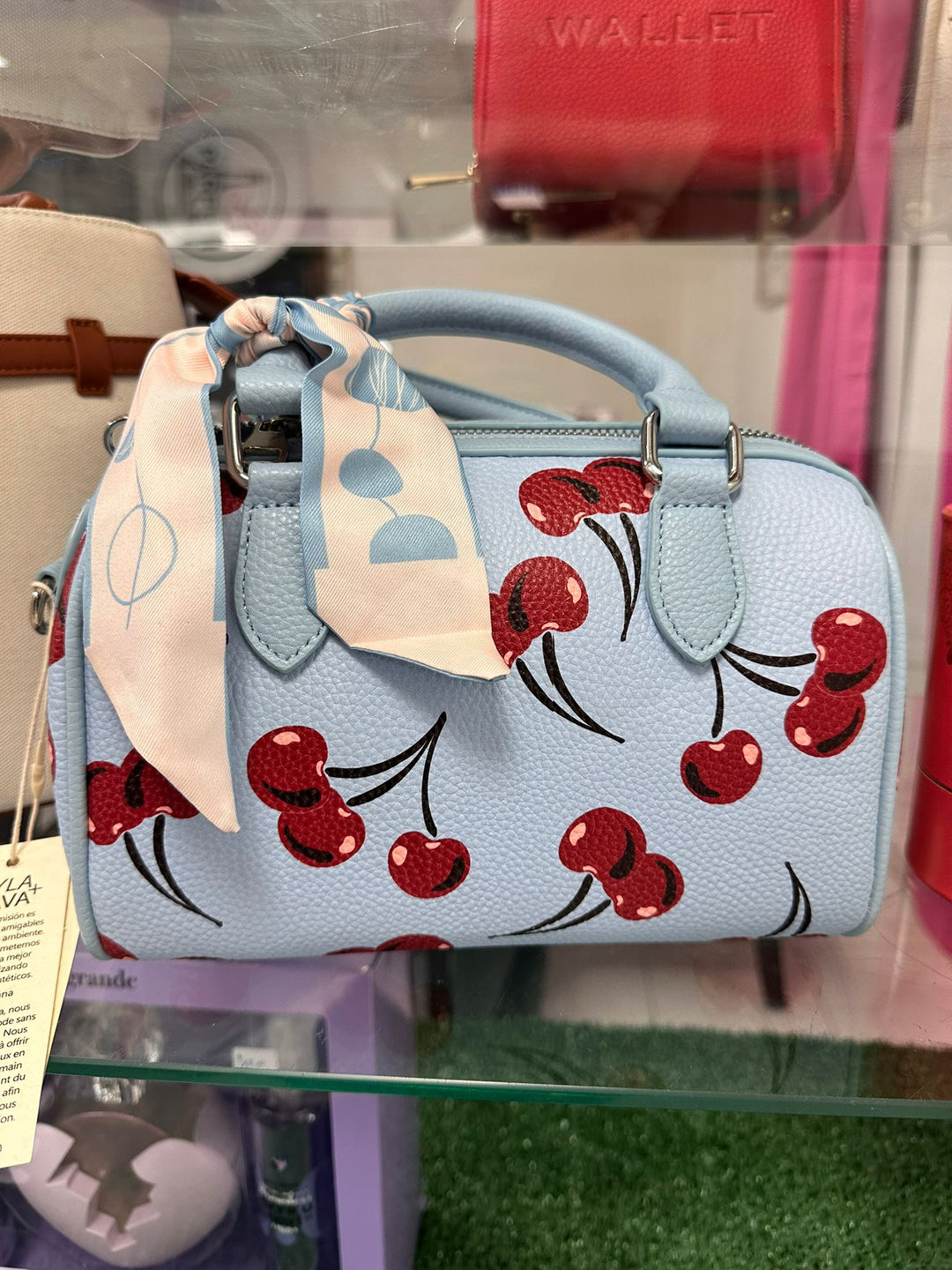 Cartera pequeña azul con cherry